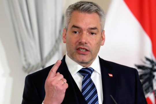 Καρλ Νεχάμερ