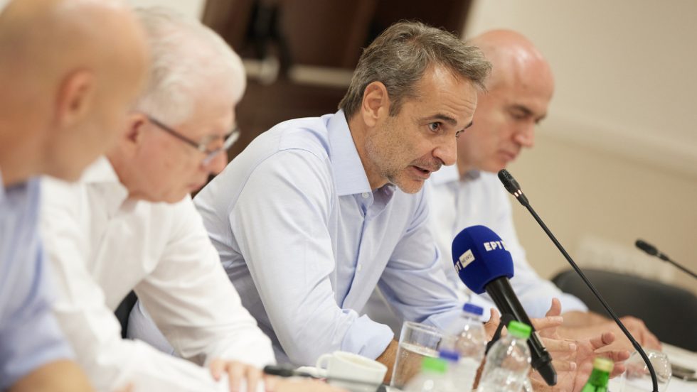 ο Κυριάκος Μητσοτάκης σε σύσκεψη στον Έβρο