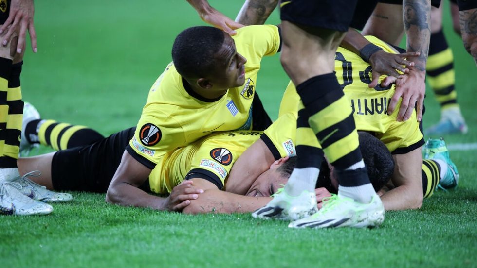aek-podosfairistes