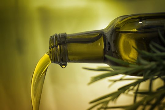 Παρασκεύαζαν νοθευμένα έλαια και τα εμπορεύονταν ως «εξαιρετικό παρθένο»