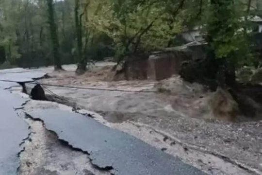 η αποκομμένη από το οδικό δίκτυο γέφυρα