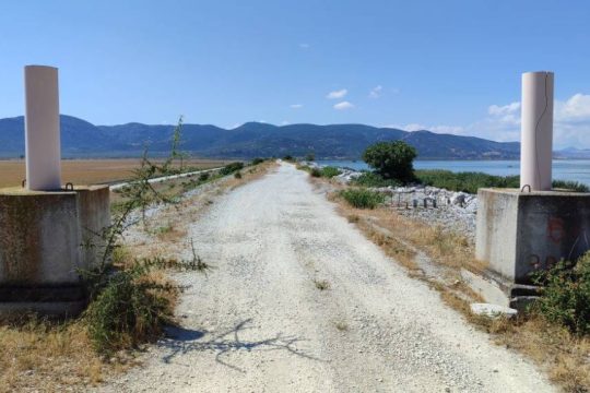Έργα στη λίμνη Κάρλα