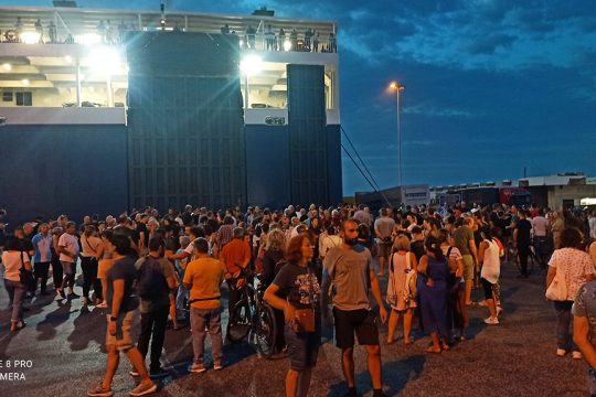 Διαμαρτυρία για τον 36χρονο Αντώνη στο λιμάνι του Ηρακλείου