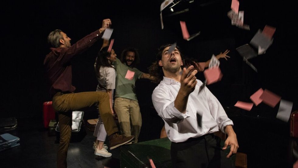 parastasi-apo mixanis theatro