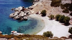 To νησί των πουλιών και της πέτρας