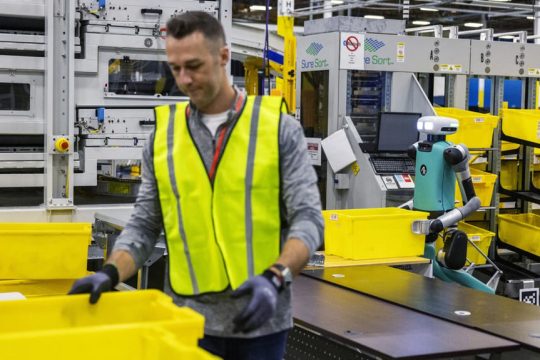 Aνθρωποειδές ρομπότ στις αποθήκες της Amazon
