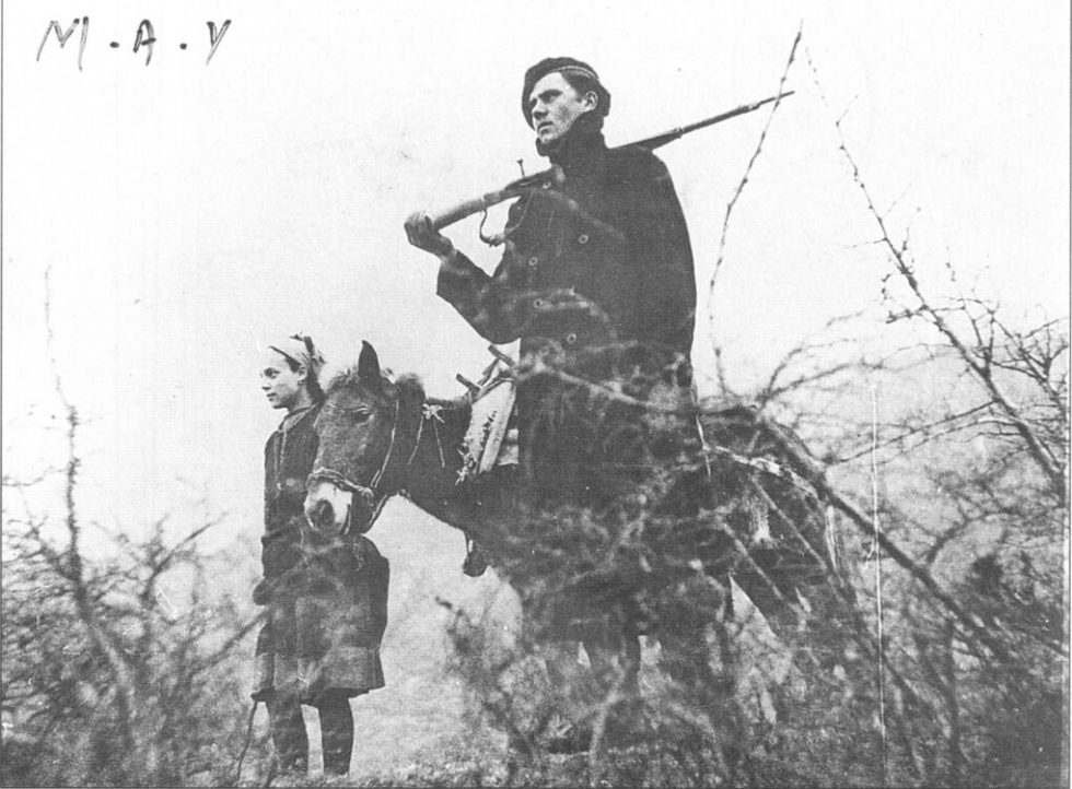 Χαρακτηριστικό ενσταντανέ της κυβερνητικής προπαγάνδας του Εμφυλίου για τις Μονάδες Αυτασφαλείας Υπαίθρου