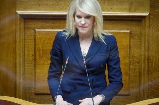 Θεοδώρα Τζάκρη