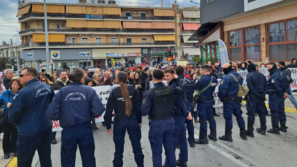 Κολωνός - Επιτροπή Αλληλεγγύης στη 12χρονη
