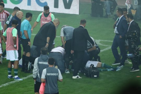 κροτίδα στο ντέρμπι
