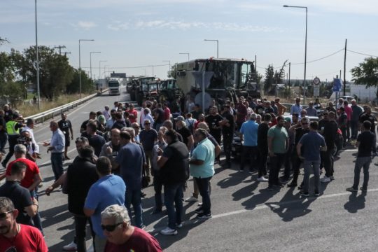 Κινητοποίηση αγροτών με τρακτέρ στον Πλατύκαμπο