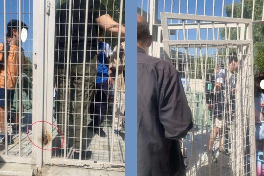 Εξάρχεια, πόρτα σχολείου