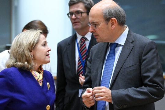 Στην «ειδική μέριμνα» για τις χώρες με υψηλές αμυντικές δαπάνες επιμένει ο υπουργός Οικονομικών Κωστής Χατζηδάκης