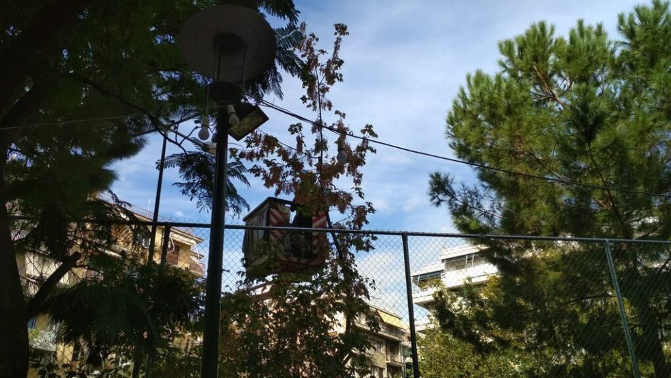 Επίδειξη πυγμής κατά των κατοίκων των Εξαρχείων: οι κοπές των δέντρων ξεκίνησαν μόλις επρόκειτο να ξεκινήσει η συνέντευξη Τύπου της ανοιχτής συνέλευσης
