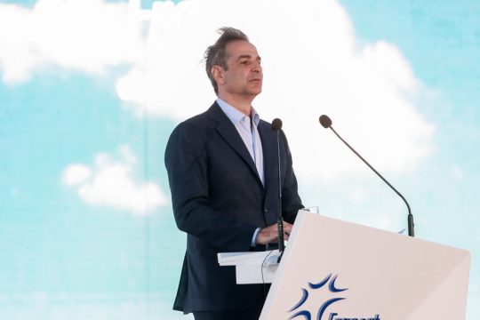 Aπό την εκδήλωση για τα εγκαίνια των 14 αεροδρομίων διαχείρισης Fraport Greece, στη Θεσσαλονίκη, παρουσία του πρωθυπουργού Κυριάκου Μητσοτάκη, τον Μάιο 2021.