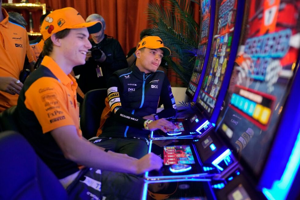 Οι οδηγοί της McLaren, Oscar Piastri και Lando Norris