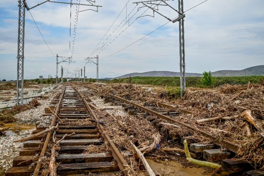 Κατεστραμμένες από την κακοκαιρία γραμμές του ΟΣΕ στο Δομοκό