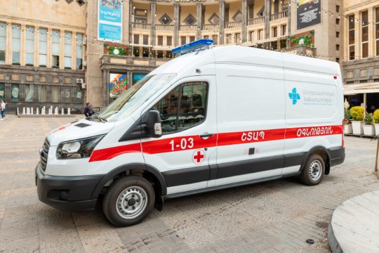 Γερεβάν, ασθενοφόρο, πλατεία Σαρλ Αζναβούρ