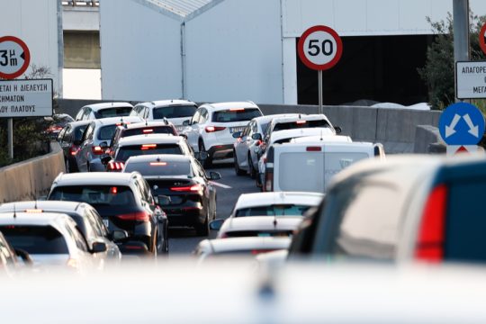 Κίνηση στους δρόμους: Καθυστερήσεις στην Αττική Οδό - Μποτιλιάρισμα σε Κηφισό και Κηφισίας