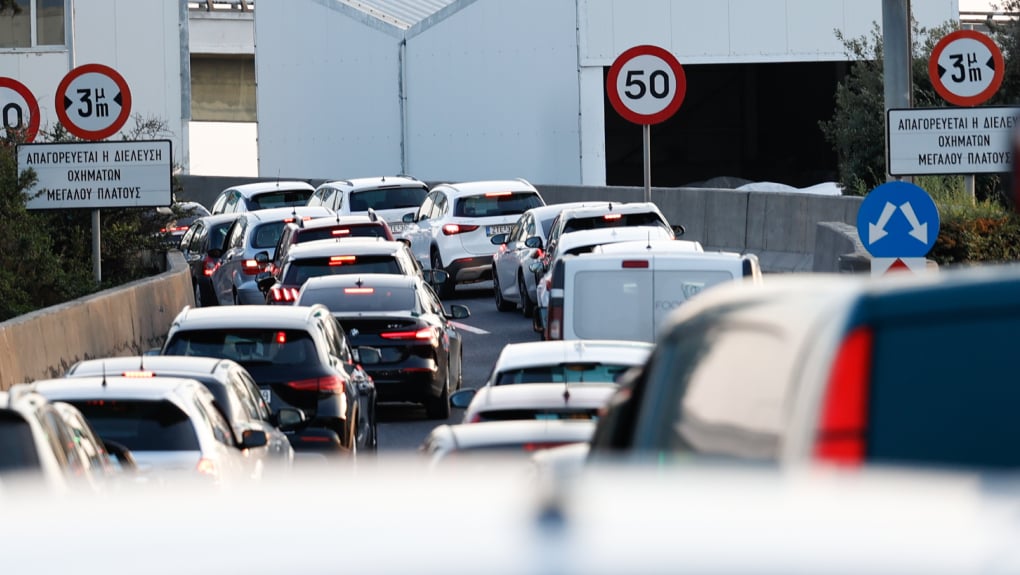 Χιλιάδες τόνοι μικροπλαστικών απελευθερώνονται κάθε χρόνο στην Ευρώπη – Τα ΙΧ η μεγαλύτερη πηγή