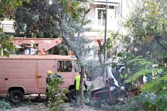 Εξάρχεια, μετρό, πλατεία
