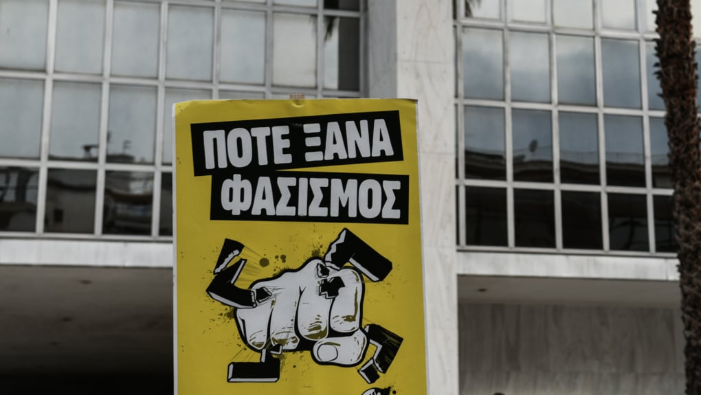 Αλεξανδρούπολη: Ανήλικοι φωνάζουν συνθήματα υπέρ της Χρυσής 