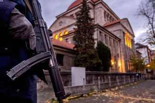 antisemitism-sinagogi-sinagwgi-antisimitismos-police