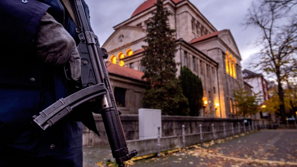 antisemitism-sinagogi-sinagwgi-antisimitismos-police