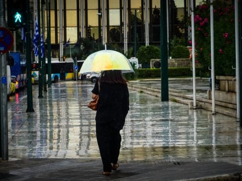 Βροχή στο κέντρο της Αθήνας.