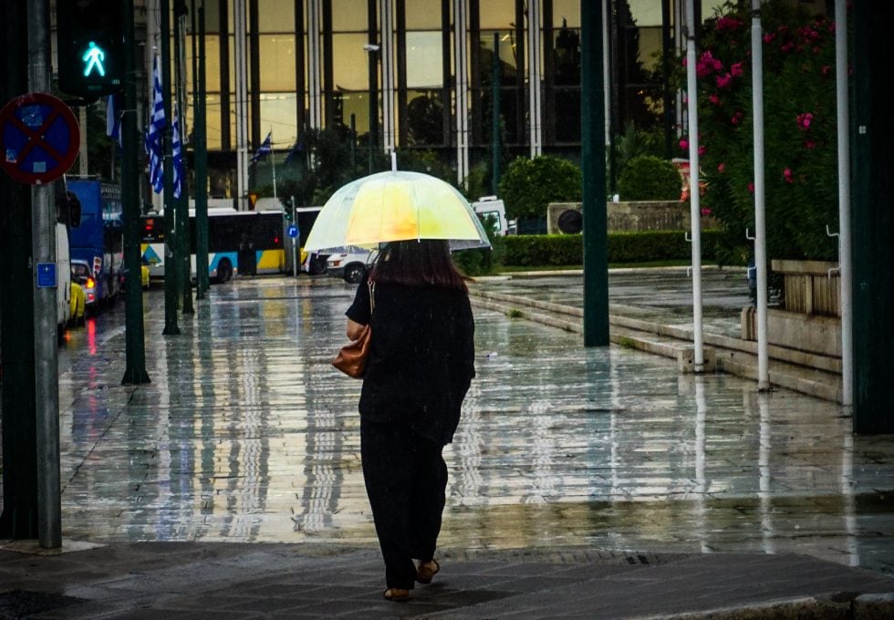 Βροχή στο κέντρο της Αθήνας.