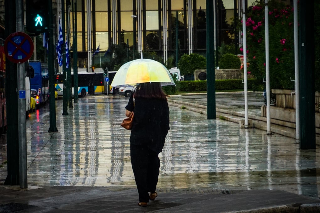 Καιρός: Βροχές και καταιγίδες στην κεντρική και βόρεια Ελλάδα – Πτώση της θερμοκρασίας