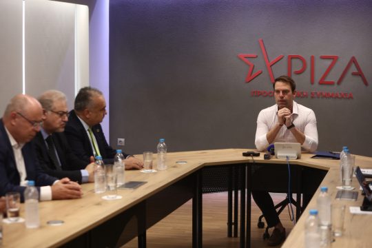 Ο Στέφανος Κασσελάκης στη συνάντηση με προέδρους επιστημονικών συλλόγων