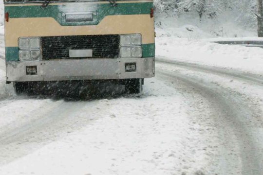 λεωφορείο στα χιόνια