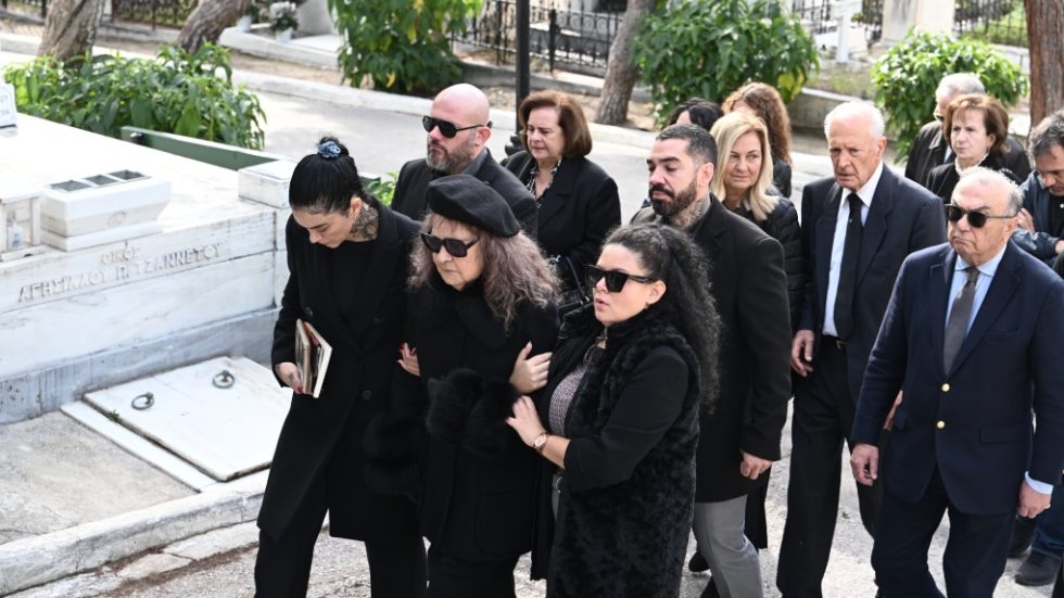 Από την κηδεία του Βασίλη Βασιλικού