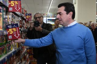 Επίσκεψη του υπουργού Ανάπτυξης Κώστα Σκρέκα σε κατάστημα αλυσίδας σούπερ μάρκετ "Γαλαξίας" στην Αθήνα