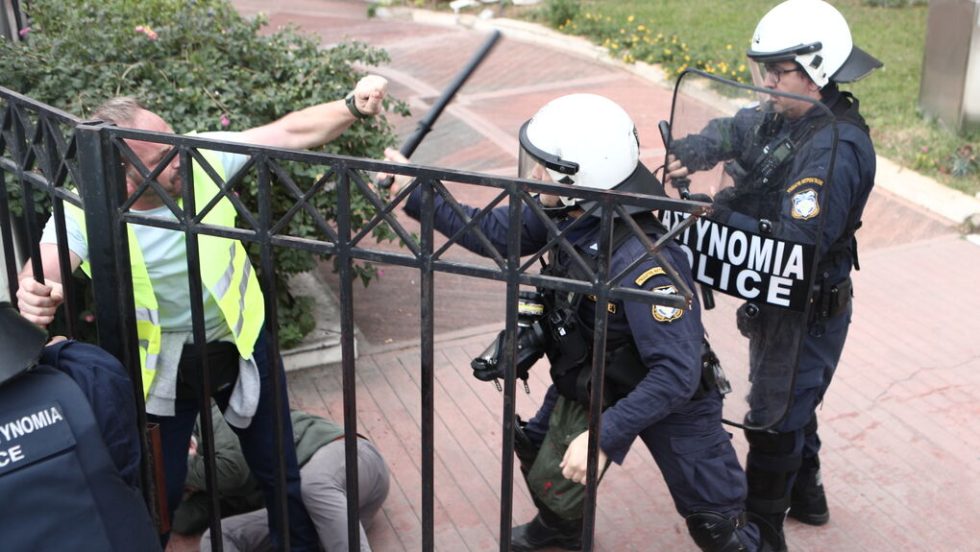 Διαδήλωση εργαζομένων στους δήμους