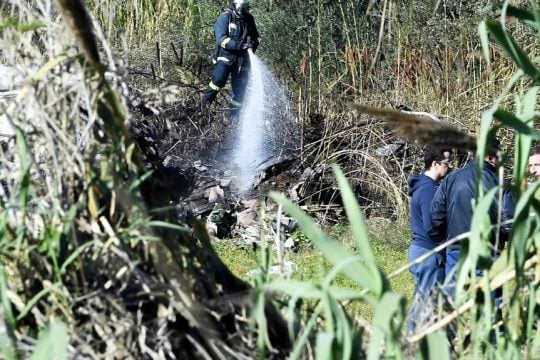 Εμπειρογνώμονες της Πολεμικής Αεροπορίας στα συντρίμμια του Τ-2