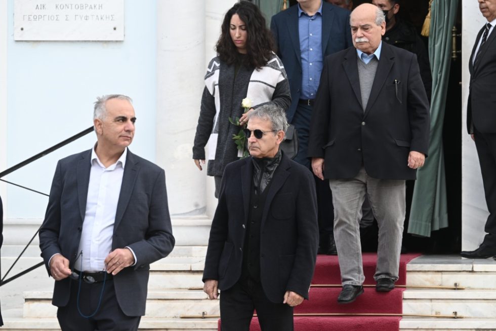 Από την κηδεία του Βασίλη Βασιλικού