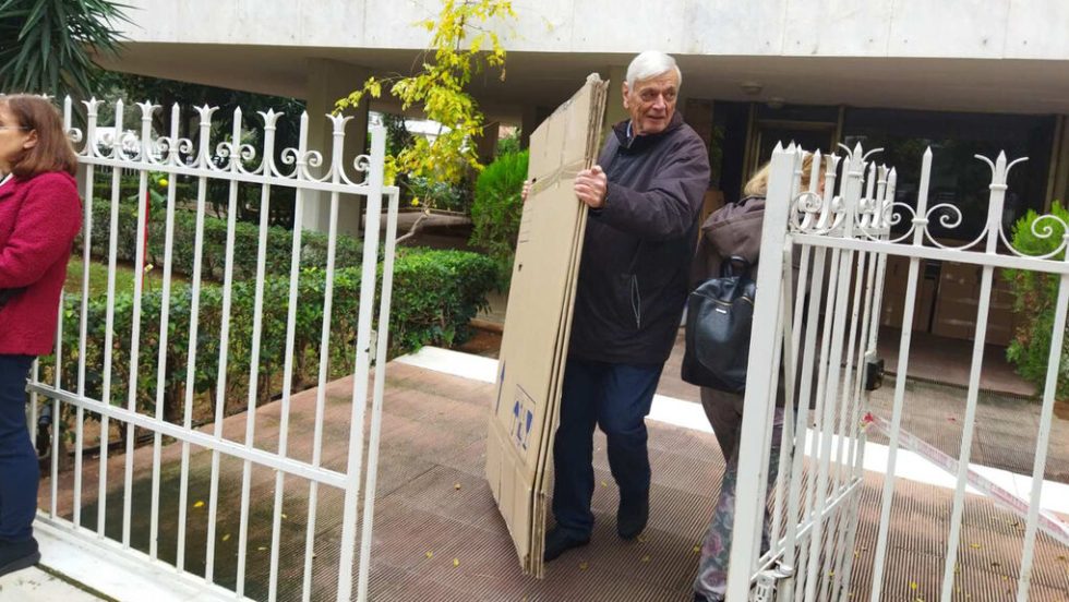 Αποτροπή έξωσης οικογένειας στην οδό Ναϊάδων 14 στο Παλαιό Φάληρο