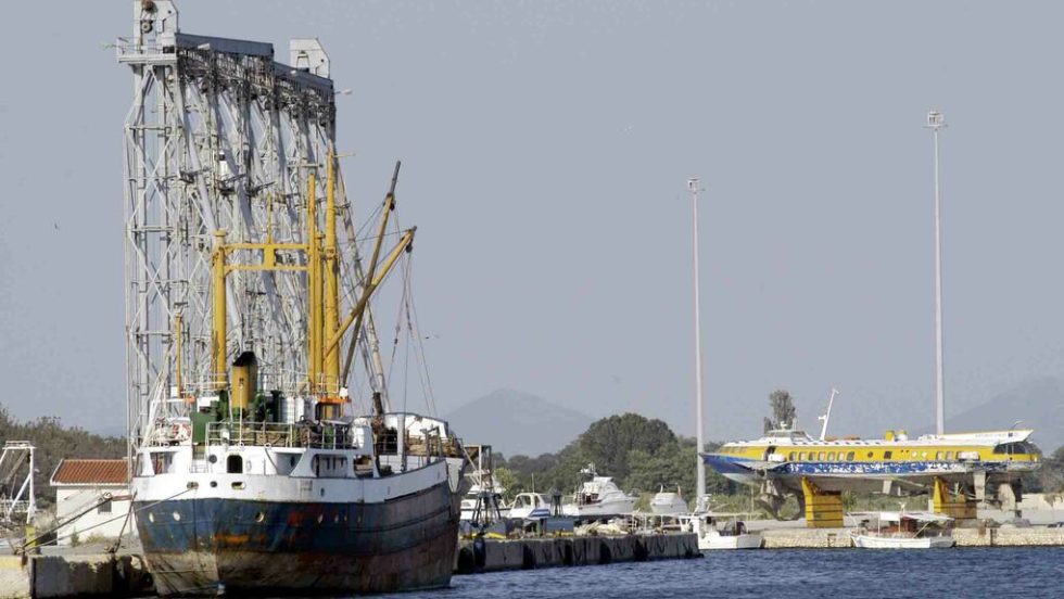 «Το ενδιαφέρον των Αμερικανών για πλωτή μονάδα αποθήκευσης υγροποιημένου φυσικού αερίου στο λιμάνι της Αλεξανδρούπολης υπονομεύει την ισόρροπη ανάπτυξη εντός της περιφέρειας δεν βοηθάει στο να βγει η περιοχή από το τέλμα», τονίζει ο Χρ. Γιορδαμλής