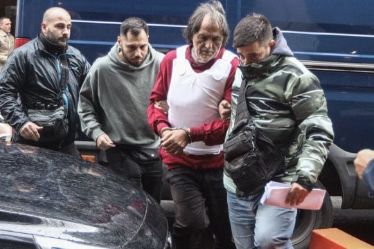 Ο 70χρονος γυναικοκτόνος απολογήθηκε και οδηγήθηκε στη φυλακή