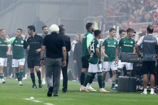 Τραυματισμός του Χουάνκαρ από κροτίδα στο ντέρμπι των «αιωνίων» στο Φάληρο.