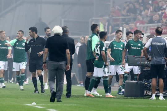 Τραυματισμός του Χουάνκαρ από κροτίδα στο ντέρμπι των «αιωνίων» στο Φάληρο.