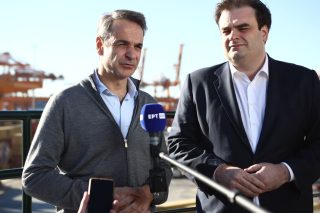 Ο πρωθυπουργός Κυρ. Μητσοτάκης με τον υπουργό Παιδείας Κυρ. Πιερρακάκη