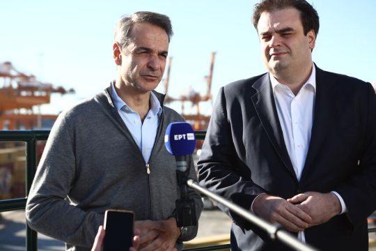 Ο πρωθυπουργός Κυρ. Μητσοτάκης με τον υπουργό Παιδείας Κυρ. Πιερρακάκη