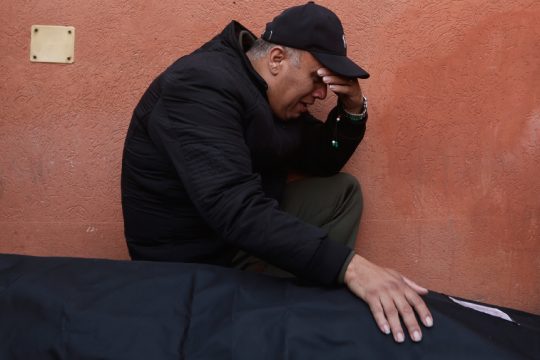 Ένας Παλαιστίνιος θρηνεί...