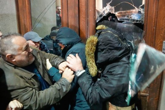 επεισόδια στη Σερβία