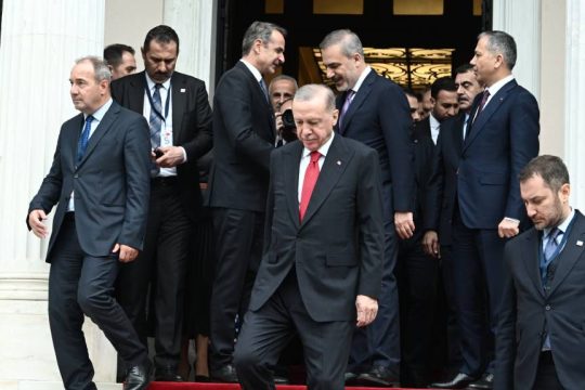 Ο Ερντογάν κατά την αναχώρησή του από το Μαξίμου