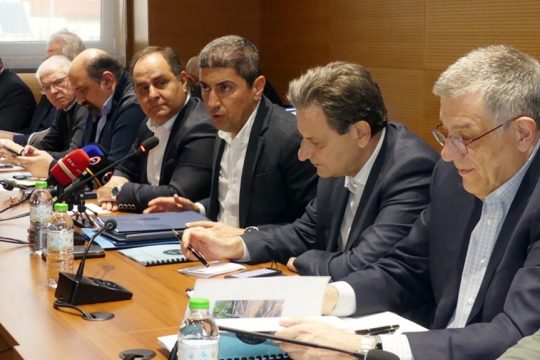 Το κυβερνητικό κλιμάκιο μέσα στο δημαρχείο Καρδίτσας