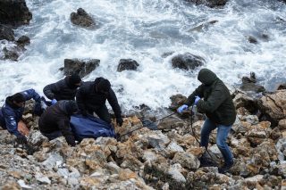 Ναυάγιο με πρόσφυγες ανοικτά της Λέσβου